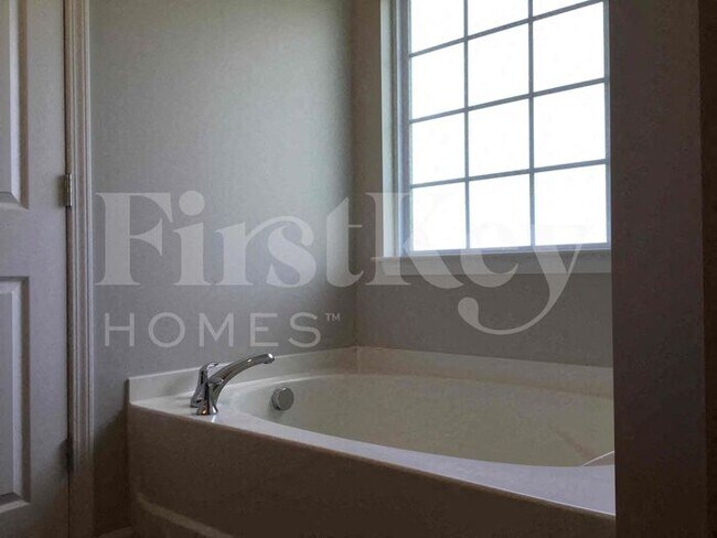 Building Photo - 2803 Stephen Oaks Way