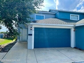 Building Photo - 910 Twisting Branch Ct