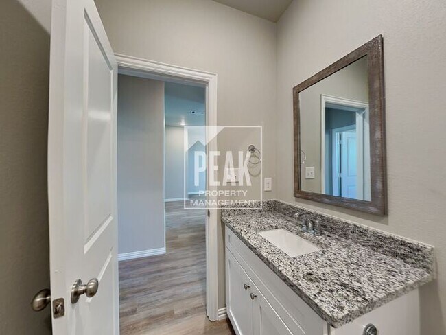 Building Photo - BRAND NEW Willow Crossing Townhomes for Re...
