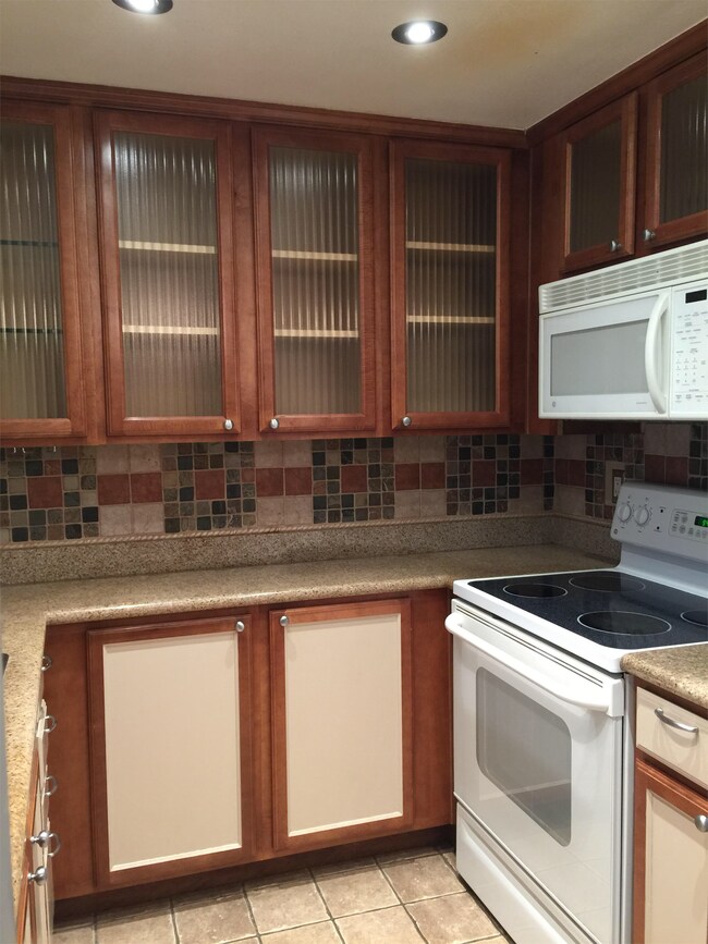 Building Photo - 432 Edgehill Ln