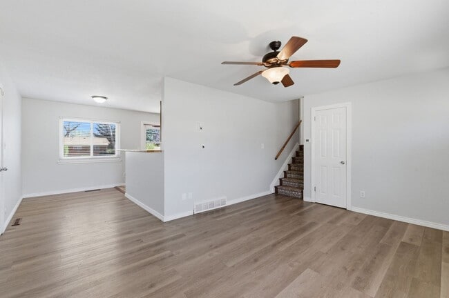 Building Photo - 1415 Holmes Dr