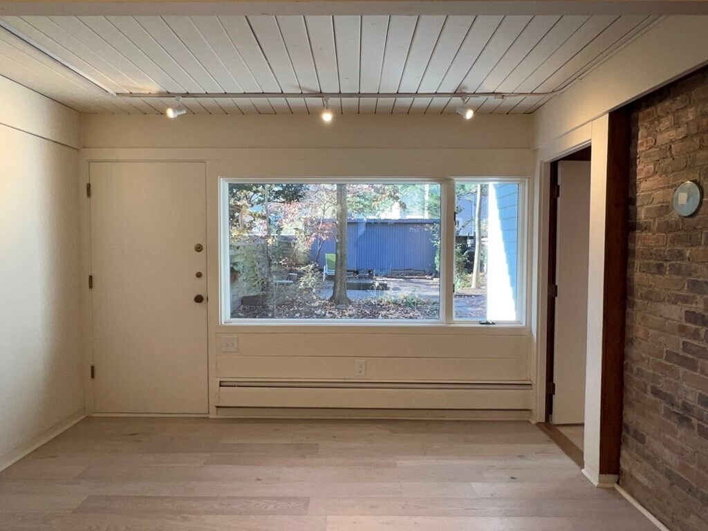 Building Photo - 9 Bowdoin St