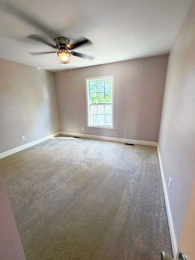 Building Photo - 424/426 E. Deerwood Dr