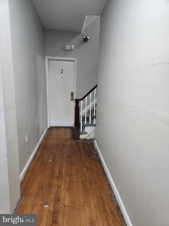 Building Photo - 403 W 6th St