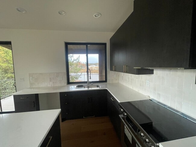 Building Photo - Whitefish Landing Town House