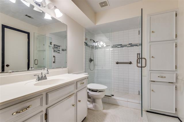 Building Photo - 718 Knollridge Dr