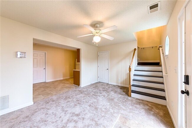 Building Photo - 31 Middlebrook Dr