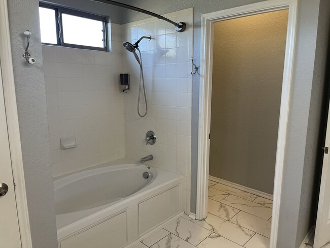 Building Photo - Beautiful Home off Stone Oak Pkwy