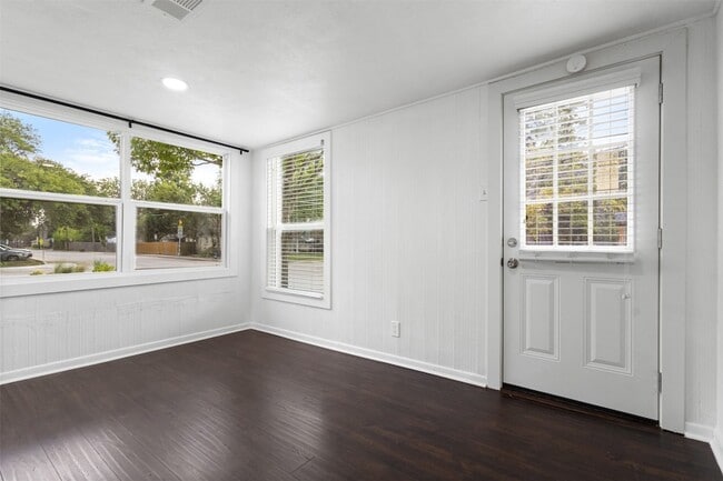 Building Photo - 9103 Forest Hills Blvd