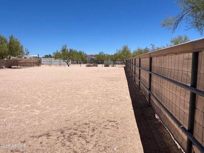Building Photo - 4847 E Calle de Las Estrellas Rd