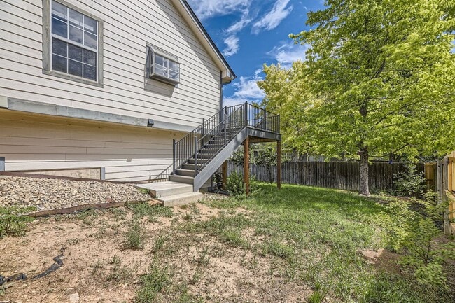 Building Photo - Beautifully Remodeled 3 Bed/2 Bathroom Hom...