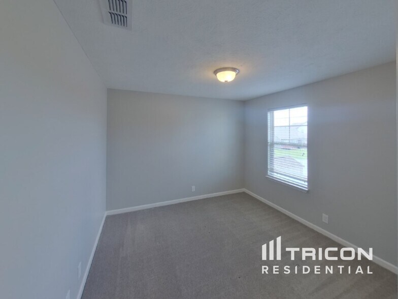 Building Photo - 3419 Tourmaline Dr