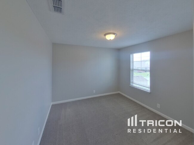 Building Photo - 3419 Tourmaline Dr