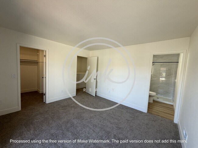 Building Photo - Newly Renovated 3 Bedroom Townhome