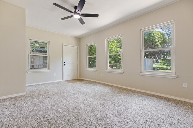 Building Photo - 3325 Del Rancho Rd