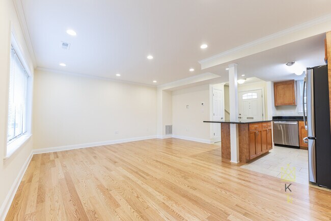 Building Photo - 569 Vfw Pky