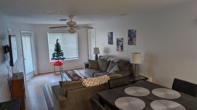 Building Photo - Countryside Unit 3-304