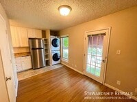 Building Photo - 893 W 5th Ave