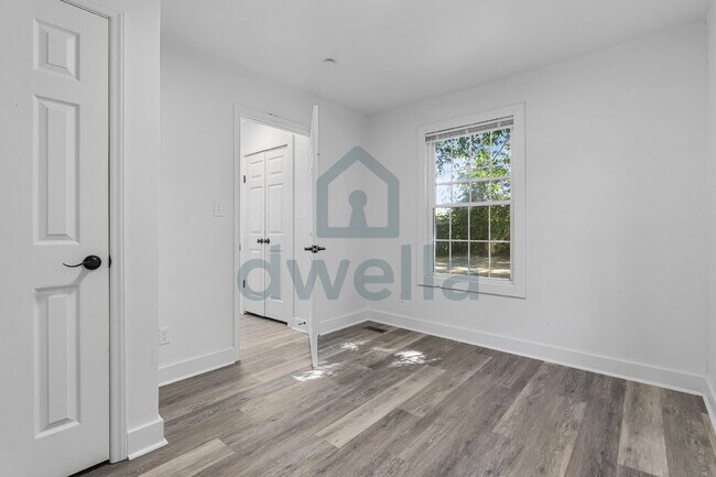 Building Photo - FULLY RENOVATED 3-Bedroom Rental Home on Woodlawn Ave.-UNMATCHED COMFORT & CONVENIENCE!