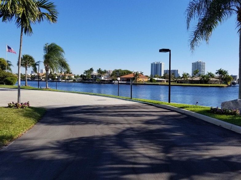 Building Photo - 6207 Bay Club Dr