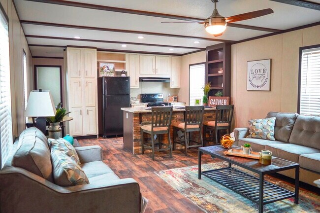 Building Photo - Newer 3 Bedroom, 2 Bath!