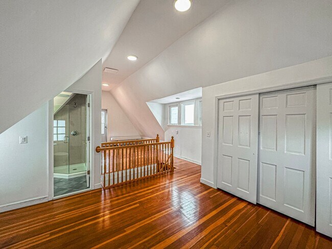 Building Photo - Stunning 4 Bed 3 Bath Tudor-style Brick Townhome In Desired Foxhall