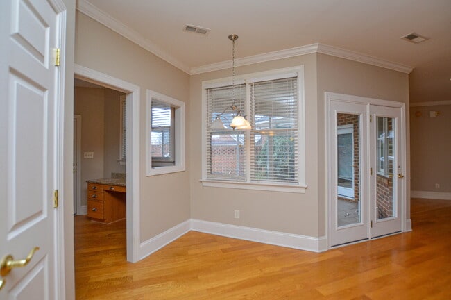 Building Photo - 986 Blakeley Walk