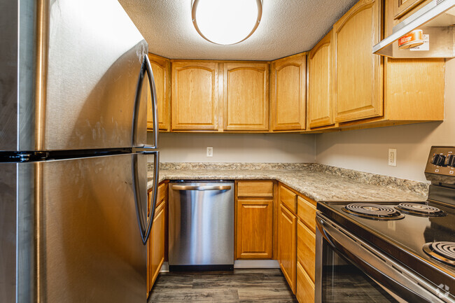 2Br 1 Bath Townhouse - Galley Kitchen - Coach Lantern