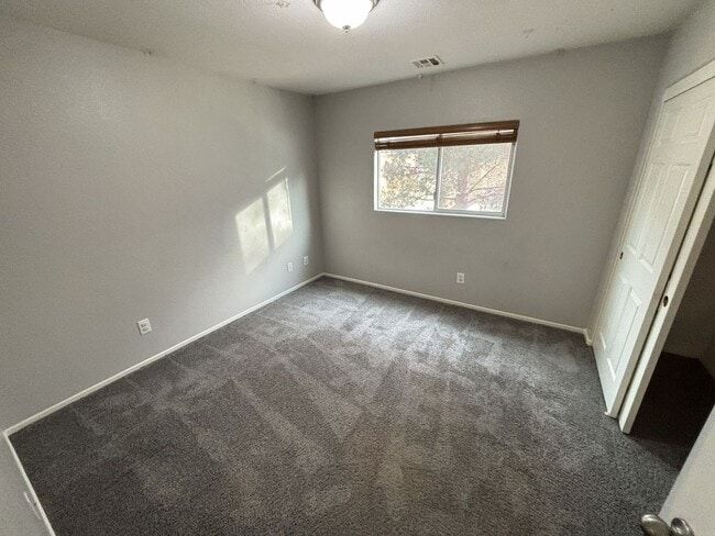 Building Photo - Gorgeous 3Bed/2.5Bath/2Car, 2-Story Home located in Spring Valley- $300 Off Move in Fees!