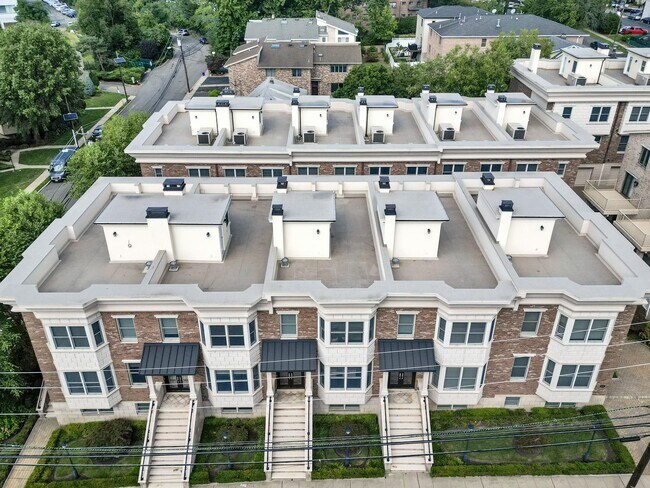 Building Photo - 2175 Edwin Ave