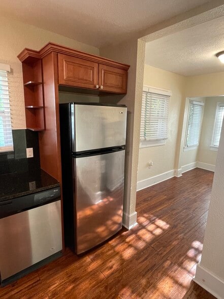 Building Photo - 1032 Granville Ct N
