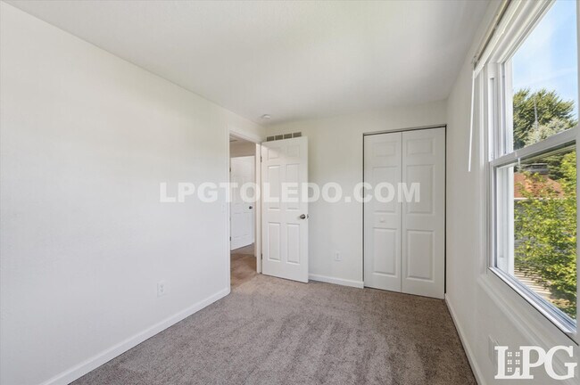 Building Photo - 2121 Bromford Rd