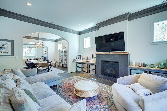 Building Photo - 5bd/3.5ba Seattle Home