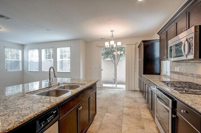 Building Photo - 1504 N Vanguard Way