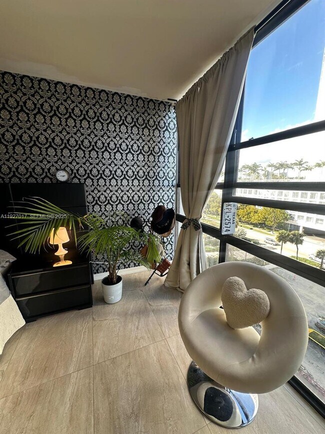 Building Photo - 600 NE 36th St