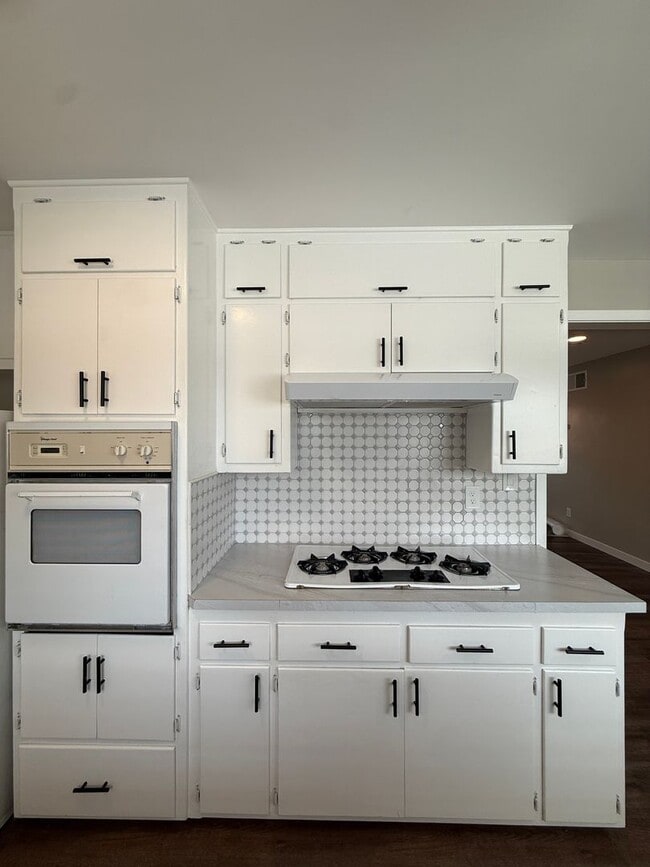 Building Photo - Centrally Located Single Story Updated Home