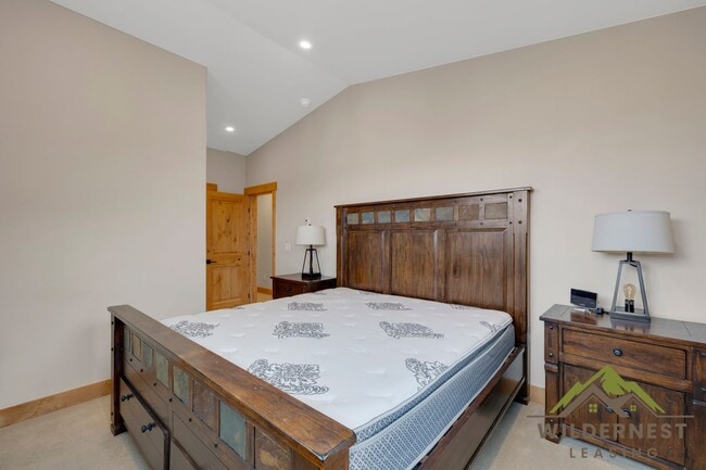 Building Photo - Beautiful Furnished Townhome with infared sauna, finished garage and community amenties