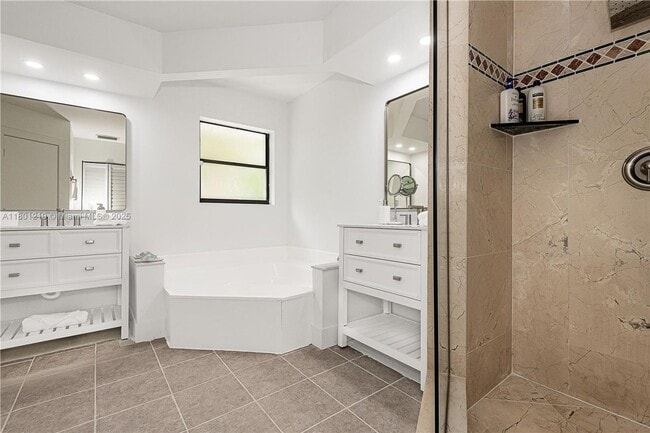 Building Photo - 216 SE 9th St