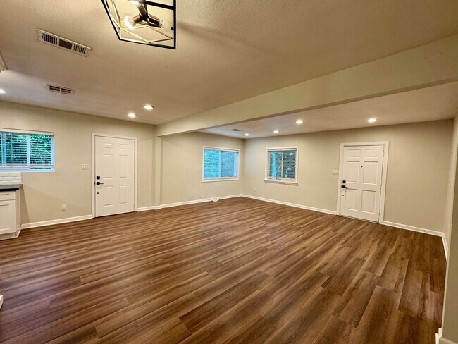 Building Photo - 15105 Nurmi St