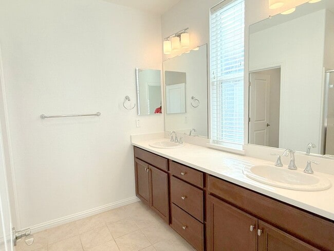 Building Photo - Beautifully Upgraded Contemporary Home in Wallis Ranch ! Close to Quarry Lane School !