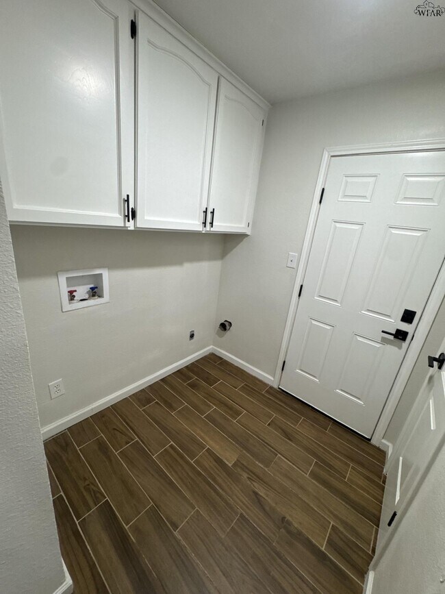 Building Photo - 1207 Danberry St