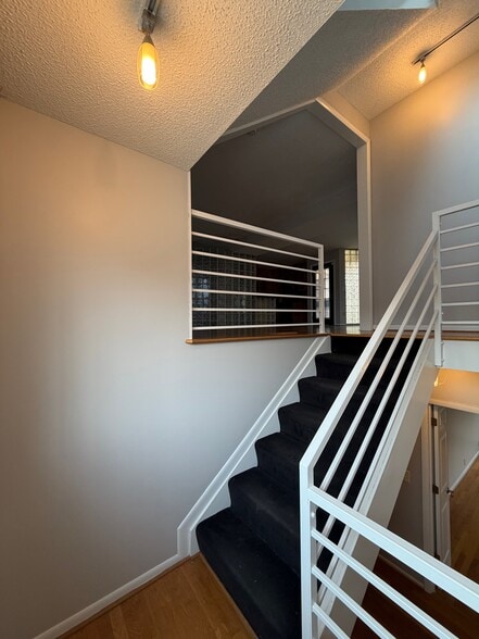 Building Photo - 1091 Harrison Ave