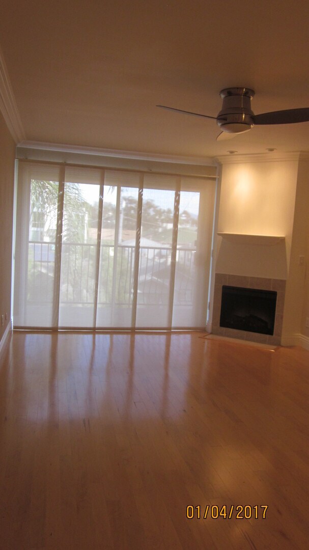 Building Photo - HILLCREST - 1 BED / 1 BATH TOP FLOOR CONDO.