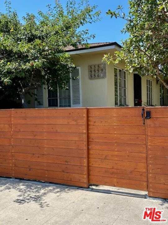 Building Photo - 5561 Inglewood Blvd