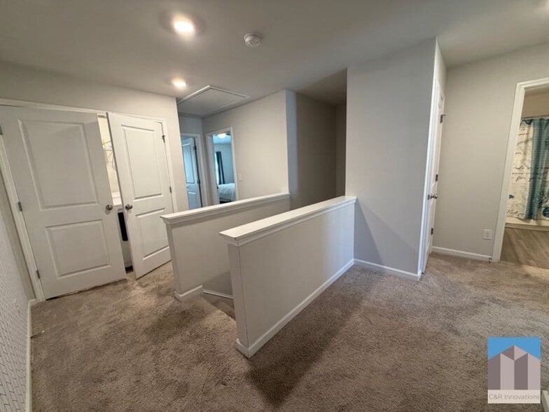 Building Photo - 7565 Knoll Hollow Rd