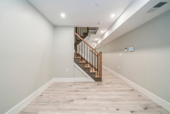 Building Photo - 111 Collard St