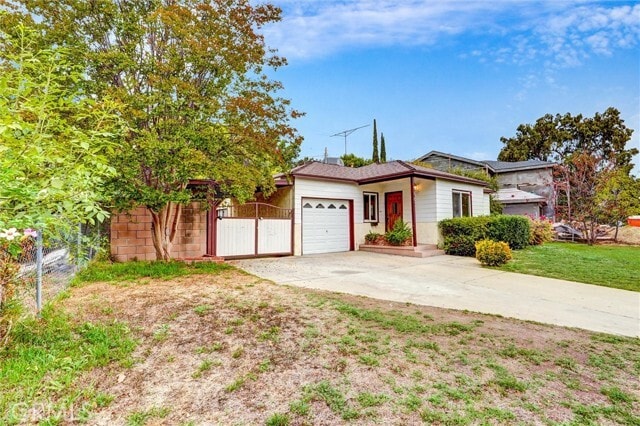 Building Photo - 5863 Alonzo Ave