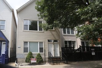 Building Photo - 2438 N Ashland Ave