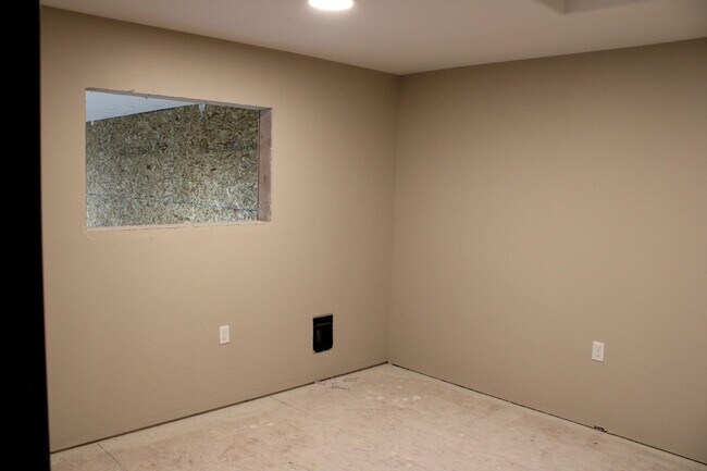 Building Photo - 61A W 465 N