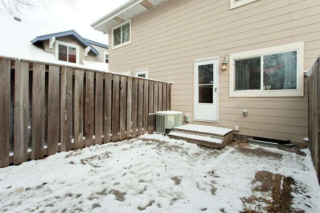Building Photo - Charming 3-Bed Duplex in SE Minneapolis